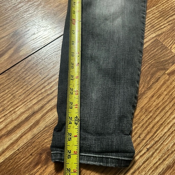 Kensie Embroidered Jeans With Flowers, Cropped Mid Rise Distressed Black - Picture 10 of 10